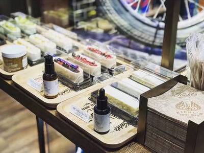 趣店周榜 | 星巴克全球最大的奇幻工厂,科颜氏牌金盏花拿铁,以及旅行人格酒店_时尚_网